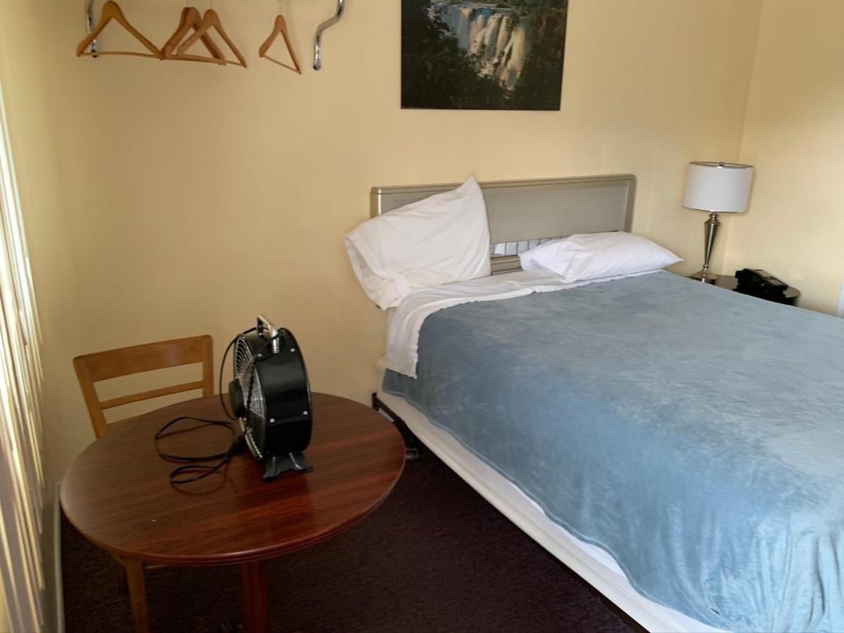 Sunparlor Motel Leamington Esterno foto