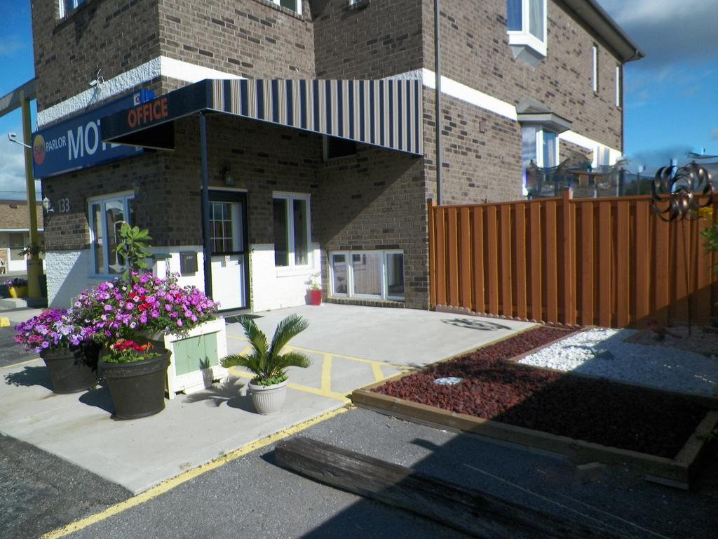Sunparlor Motel Leamington Esterno foto