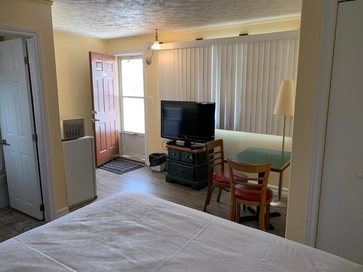 Sunparlor Motel Leamington Esterno foto
