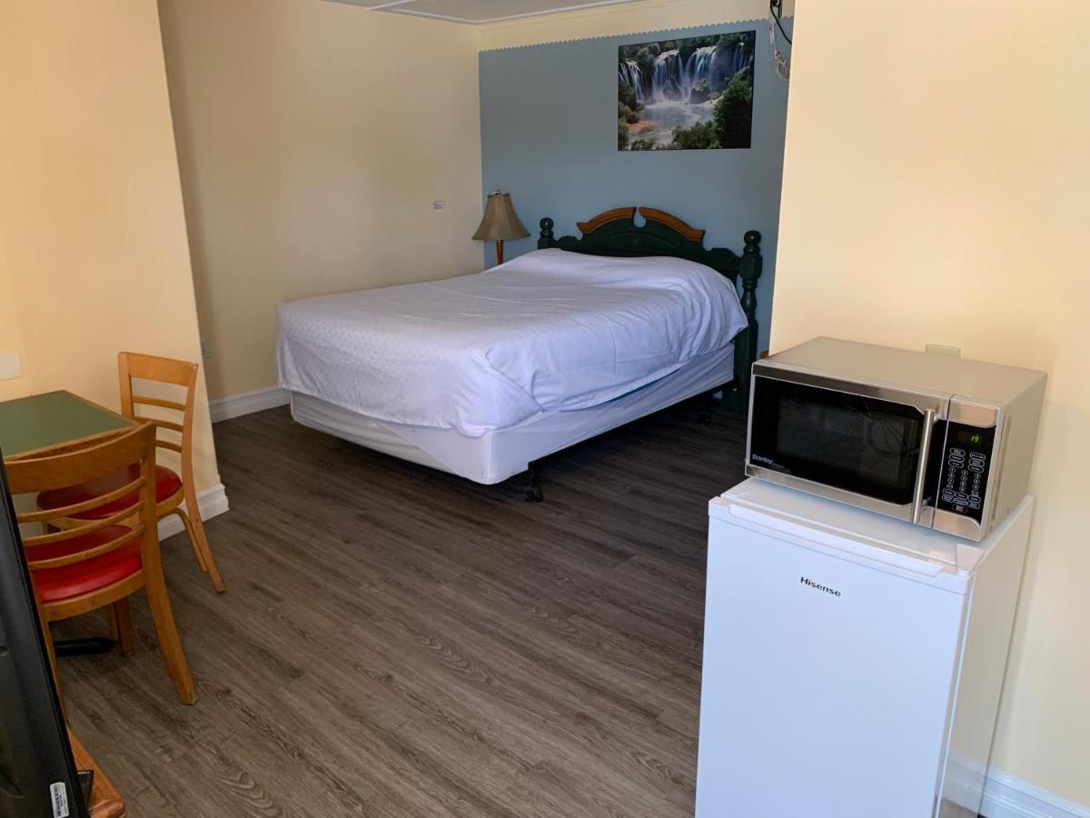 Sunparlor Motel Leamington Esterno foto