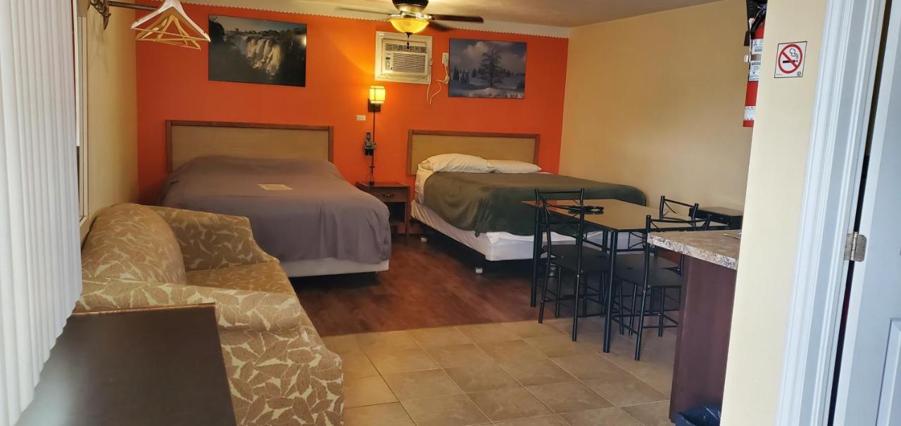 Sunparlor Motel Leamington Esterno foto