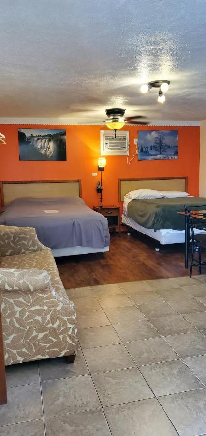 Sunparlor Motel Leamington Esterno foto