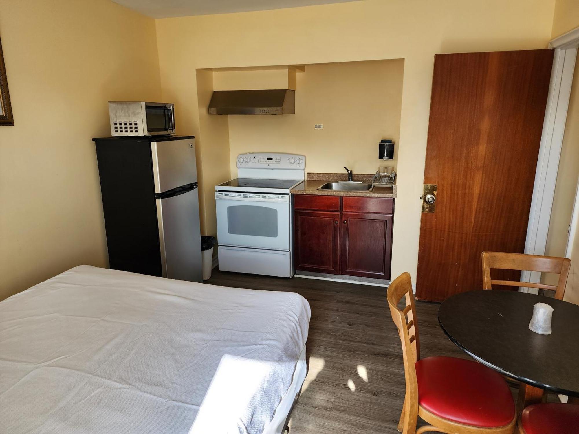 Sunparlor Motel Leamington Esterno foto