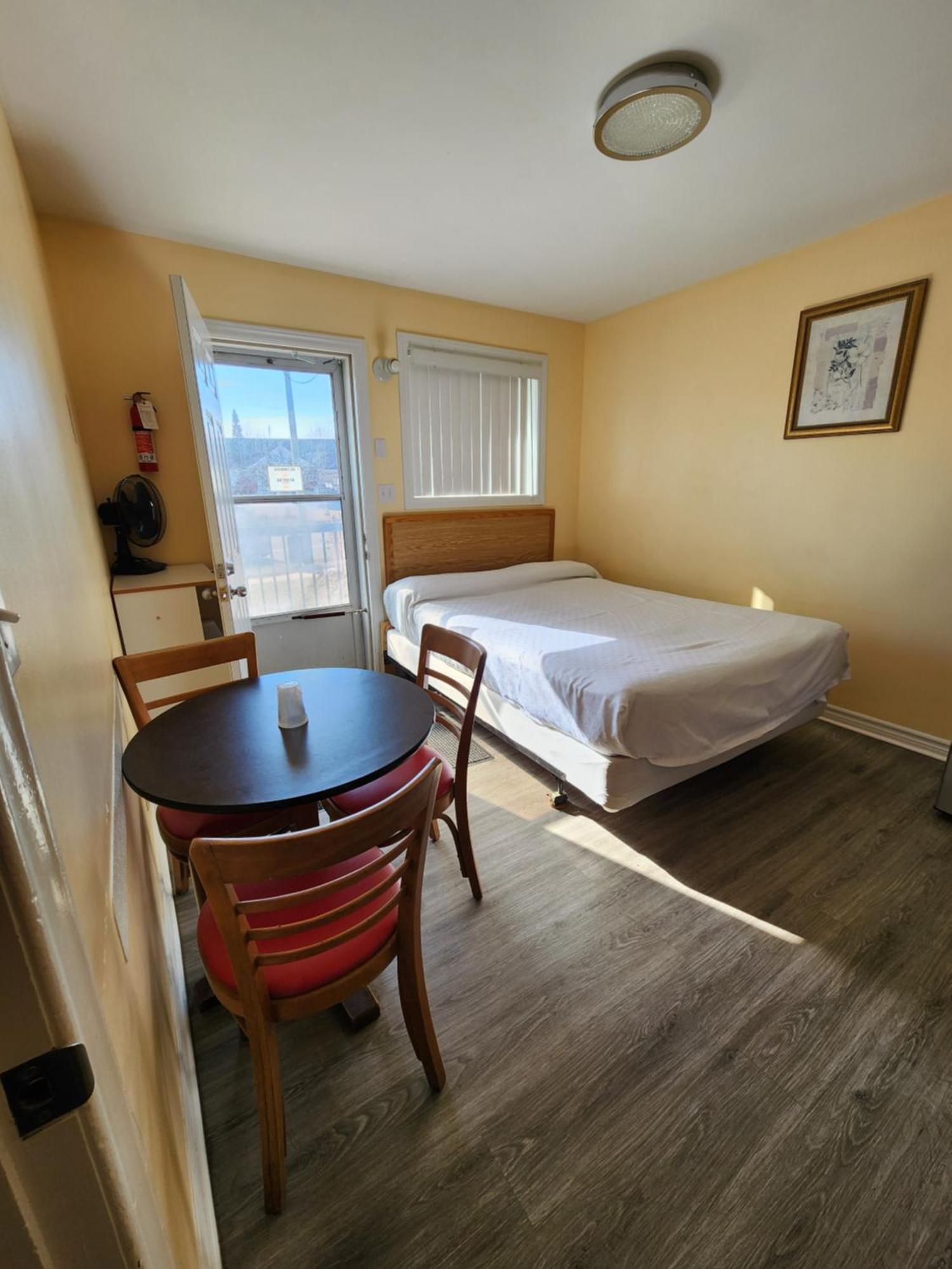 Sunparlor Motel Leamington Esterno foto