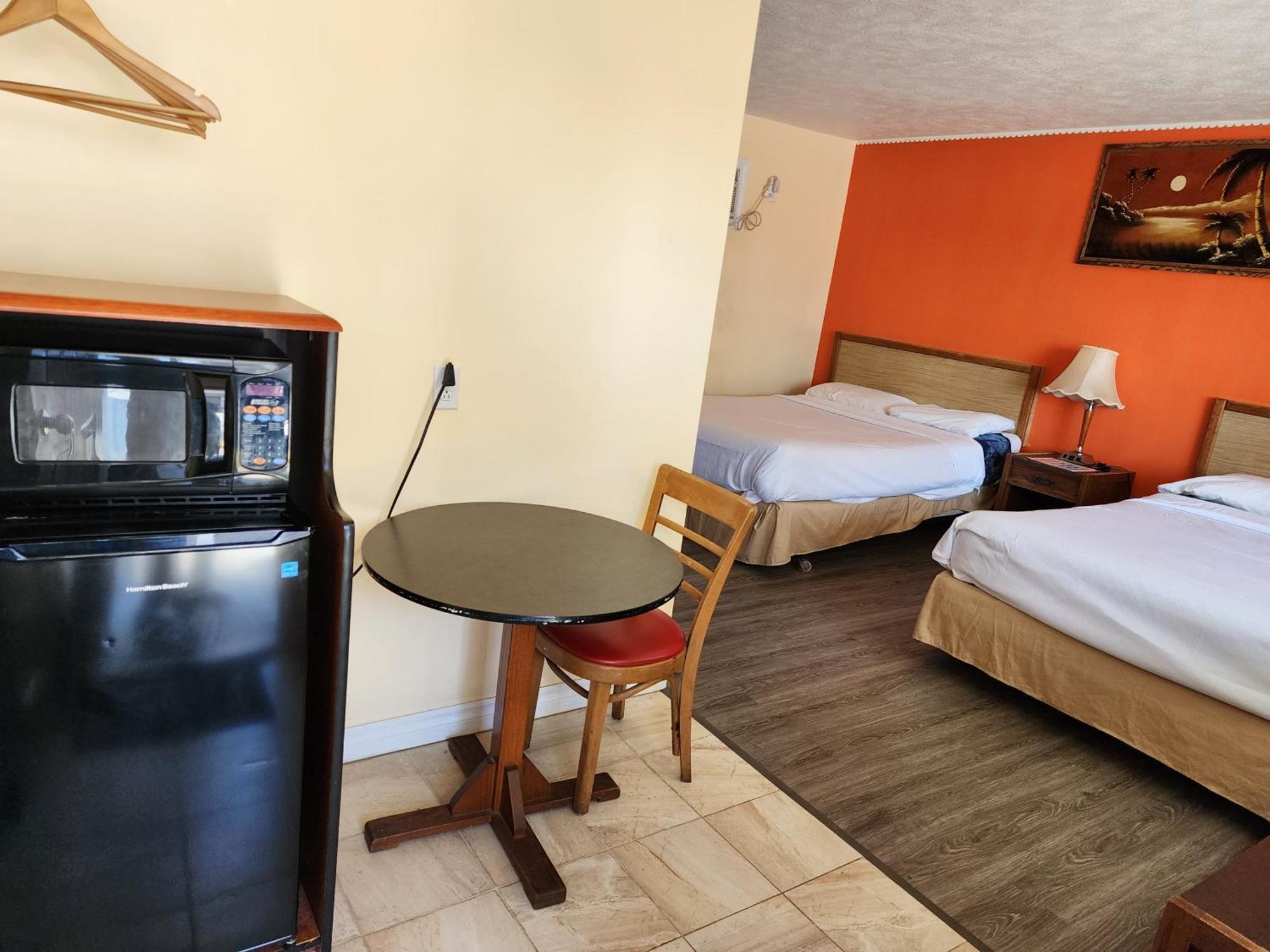 Sunparlor Motel Leamington Esterno foto