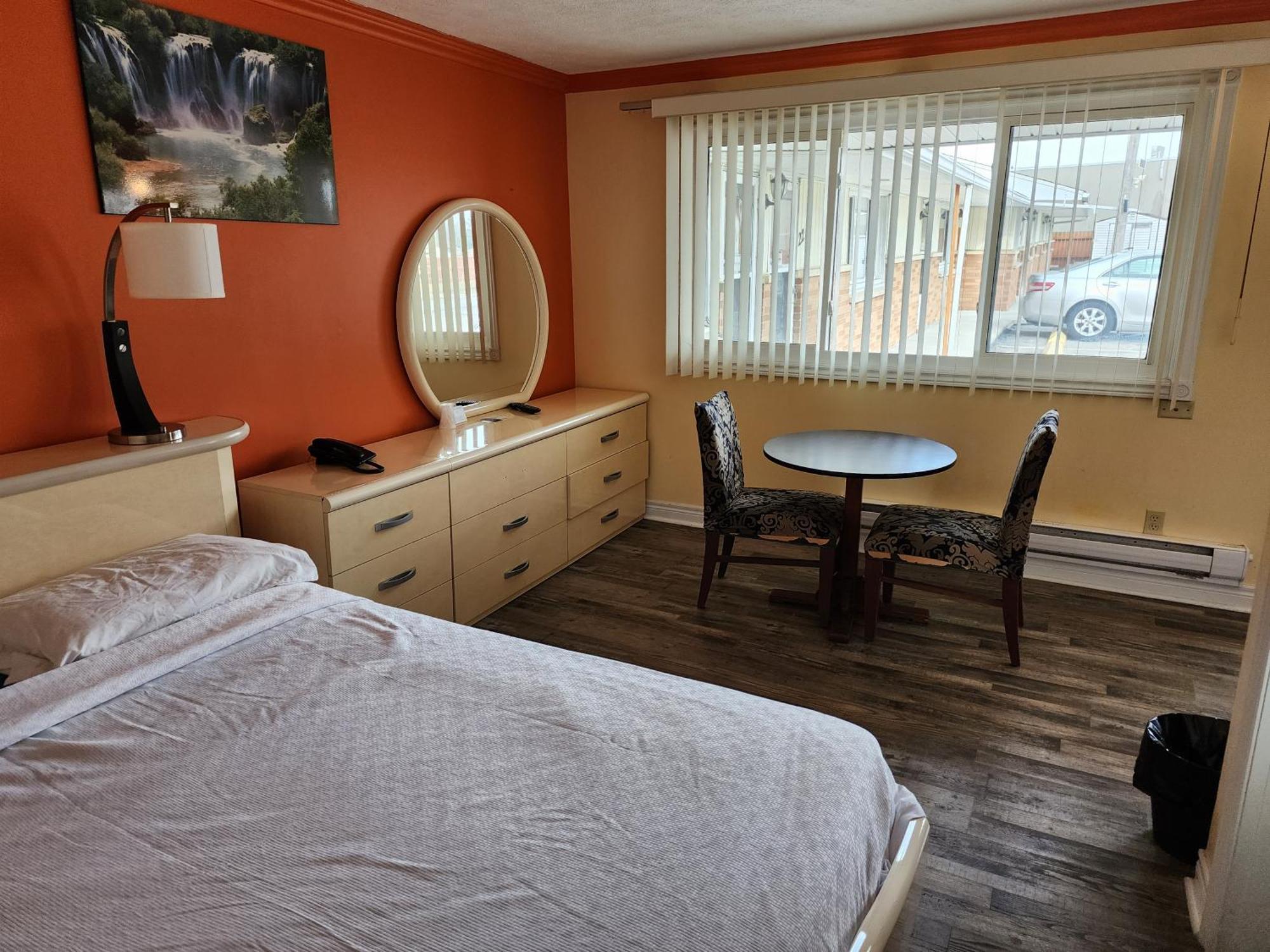 Sunparlor Motel Leamington Esterno foto