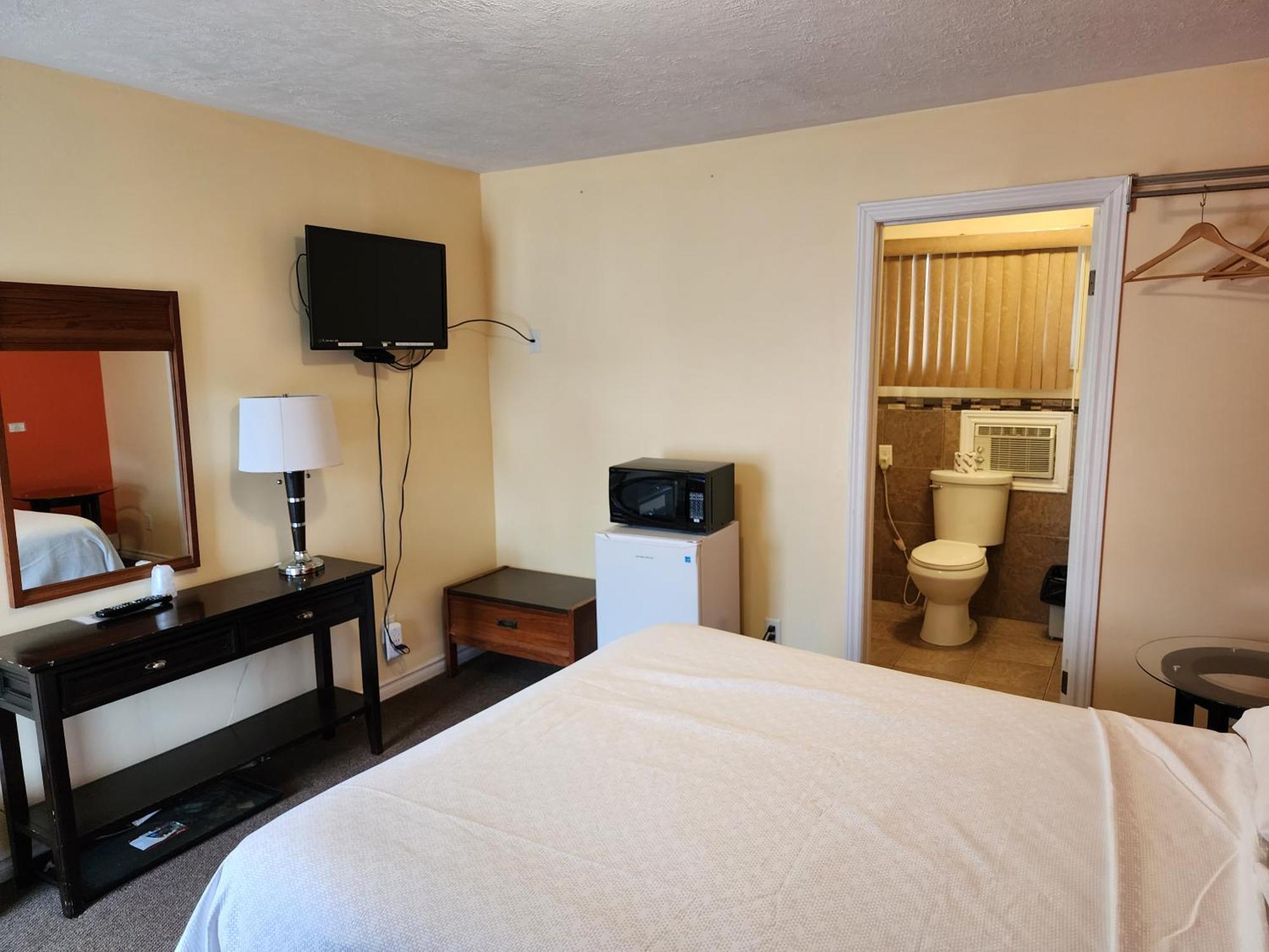 Sunparlor Motel Leamington Esterno foto