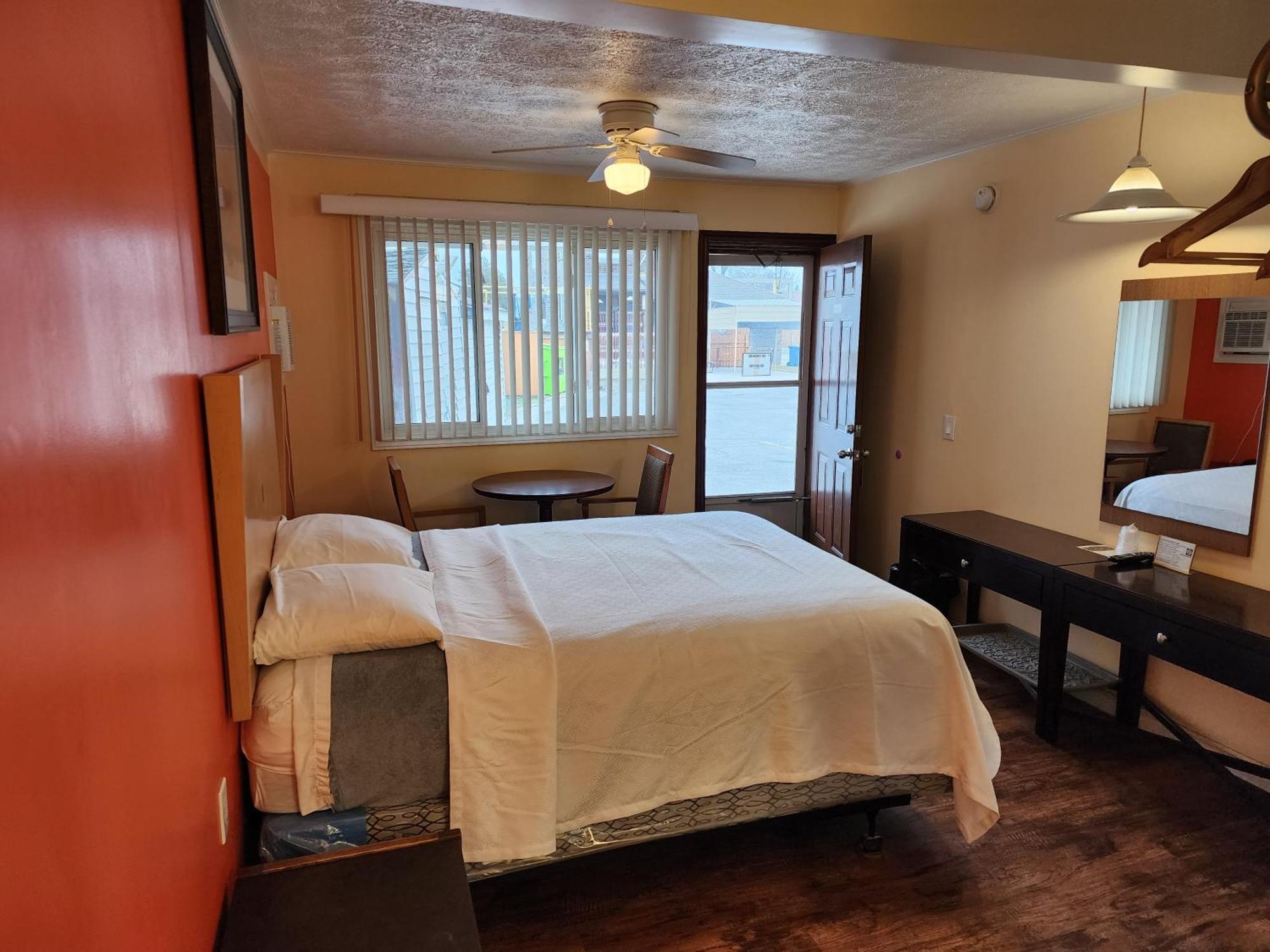 Sunparlor Motel Leamington Esterno foto