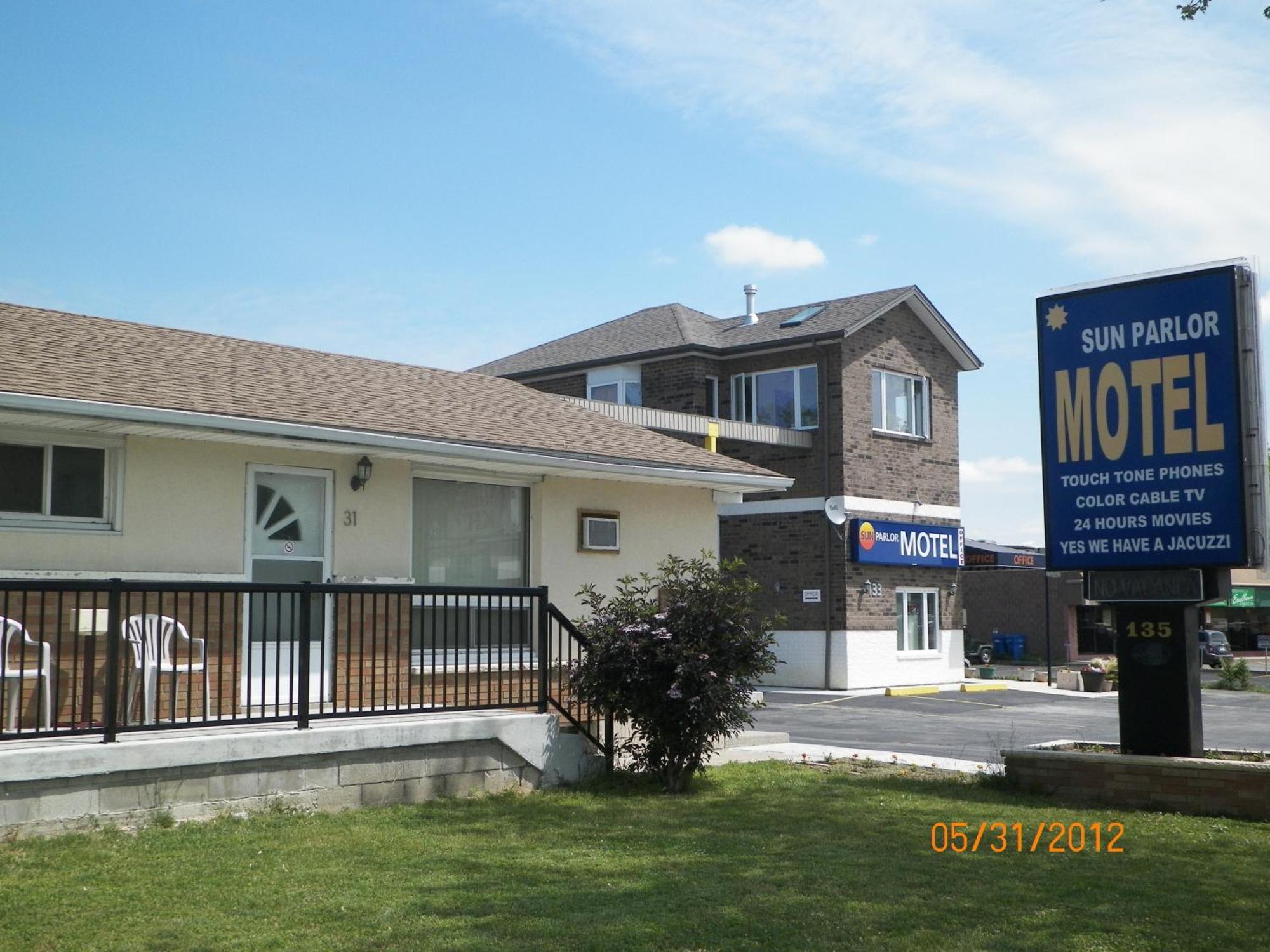 Sunparlor Motel Leamington Esterno foto