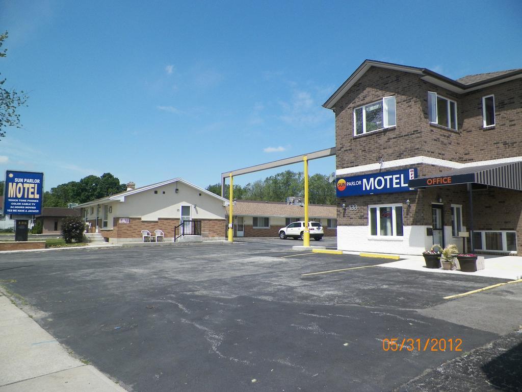 Sunparlor Motel Leamington Esterno foto