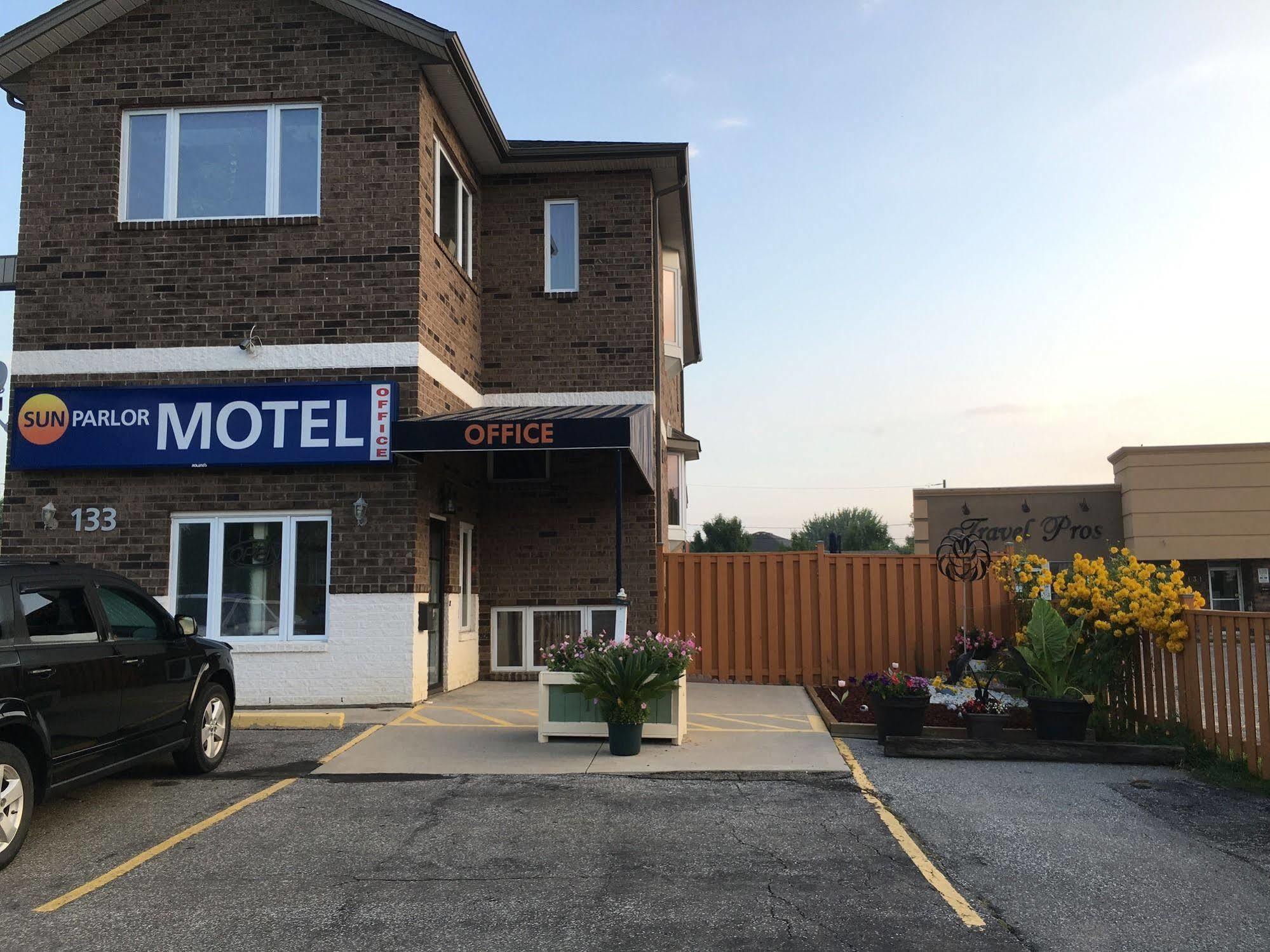 Sunparlor Motel Leamington Esterno foto